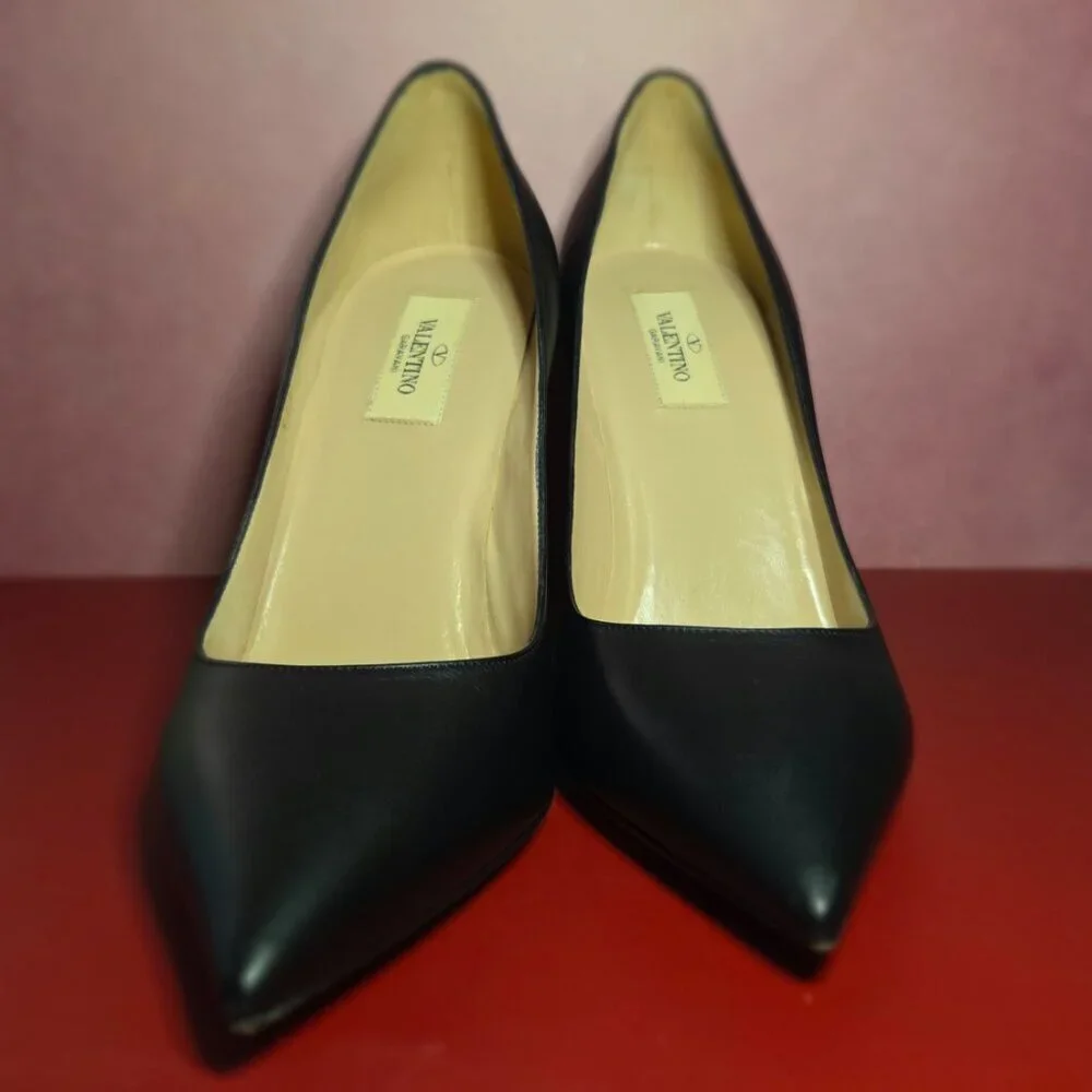 Valentino Garavani | Women’s Pumps | Black | Size 39/8.5 | NWOT